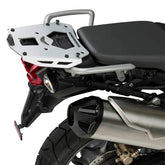 GIVI Attacco posteriore in alluminio anodizzato specifico per bauletto MONOKEY® SRA6401 per TRIUMPH TIGER 800/800XC 2011